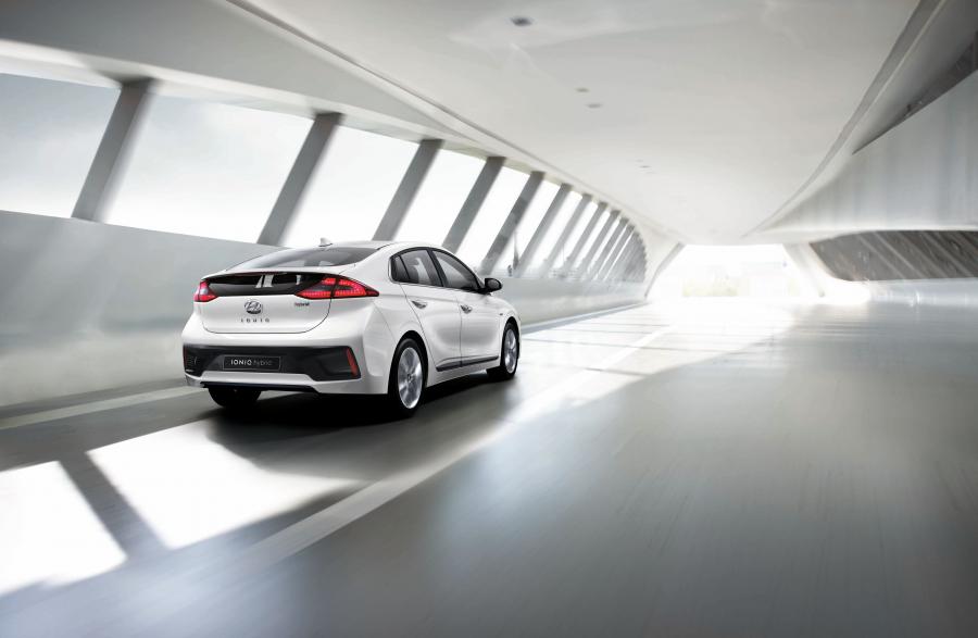  Hyundai IONIQ hybrid (AE) 2016 года  (WW) (фото 7 из 38)